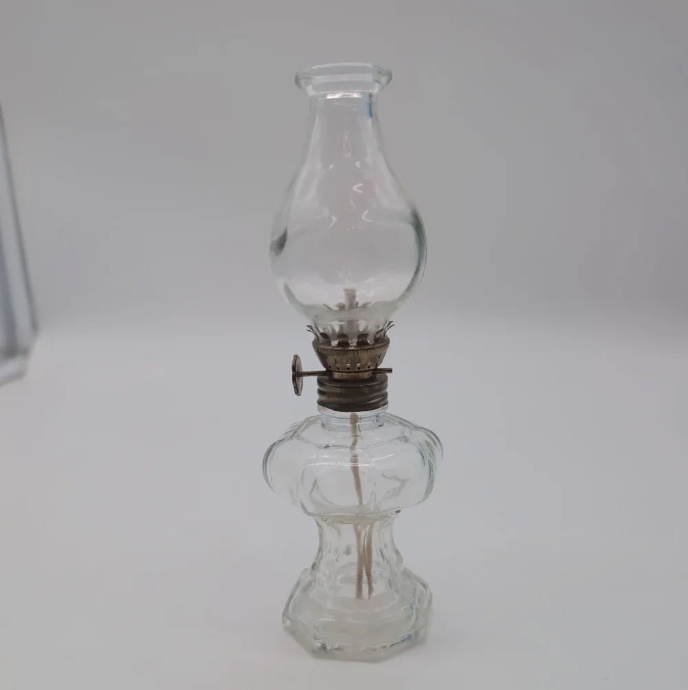 Vintage 7in Elegant Clear Glass Oil Lamp